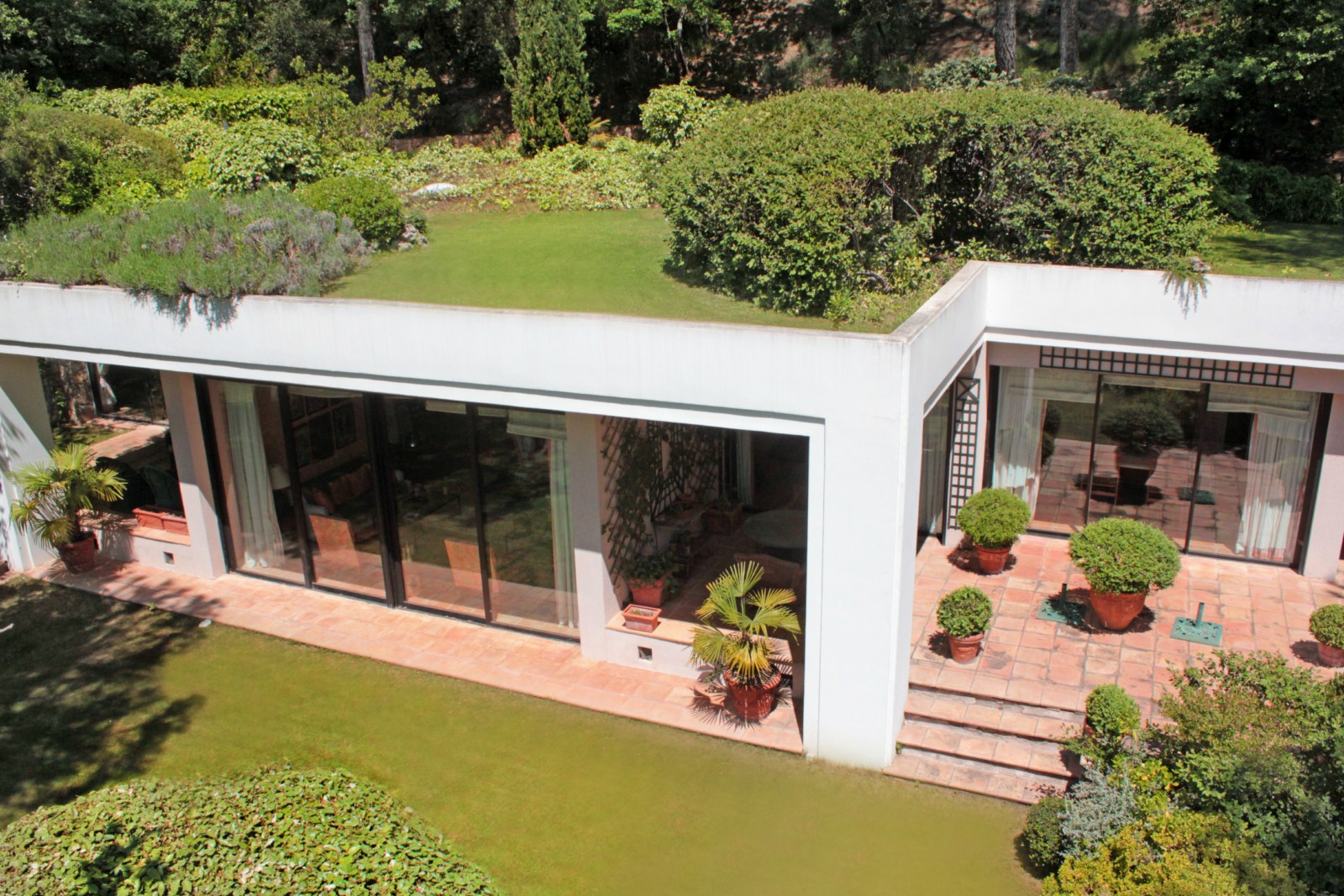 Quirky but equally stunning villa in the heart of the golf of Barbaroux